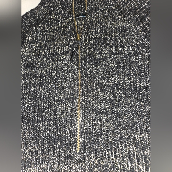 Moda International Black and Cream Sweater  EUC size M - Picture 3 of 9